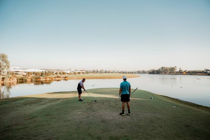Boodalang House – access to golf course with views gallery image 5