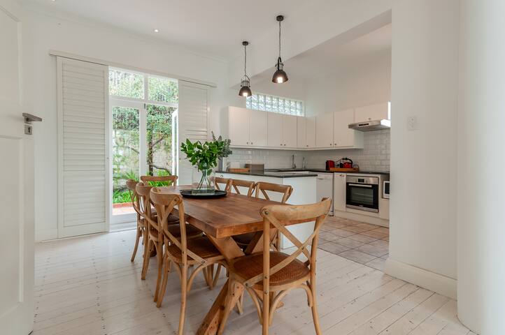 Sunny Sea Point Home with Ocean Views gallery image 5