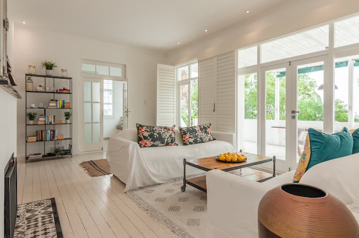 Sunny Sea Point Home With Ocean Views - City of Cape Town Metropolitan Municipality