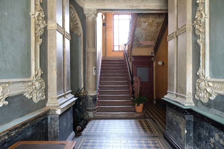 Grand Suites – 160 m² of Elegance & Comfort gallery image 4