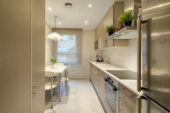 Great and Stylish Seaside Apart gallery image 3