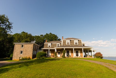 Elegant Bayview Victorian Home; walk to beach