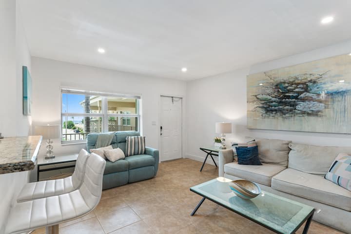 Waterfront Condo: Beach & Canal - Hollywood, FL