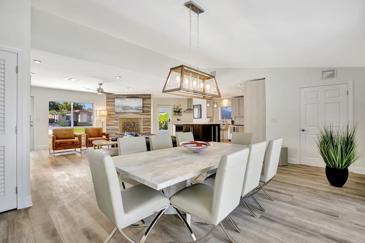 Lakefront Family Fun Home with Private Dock 3BR 2B gallery image 4