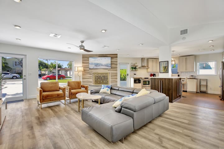 Lakefront Family Fun Home with Private Dock 3BR 2B gallery image 5