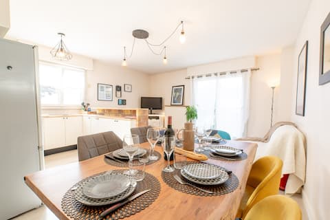 Peaceful oasis at the foot of the Paris metro