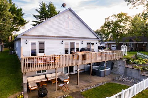 Houghton Lake Lakefront Views! 6 BD *Hot Tub* Home