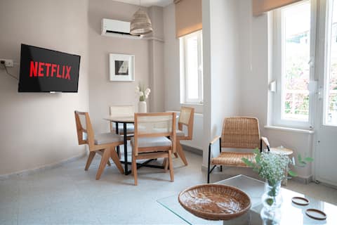 Bright & Cozy 2BR Apt. In The Center Of Buyukada