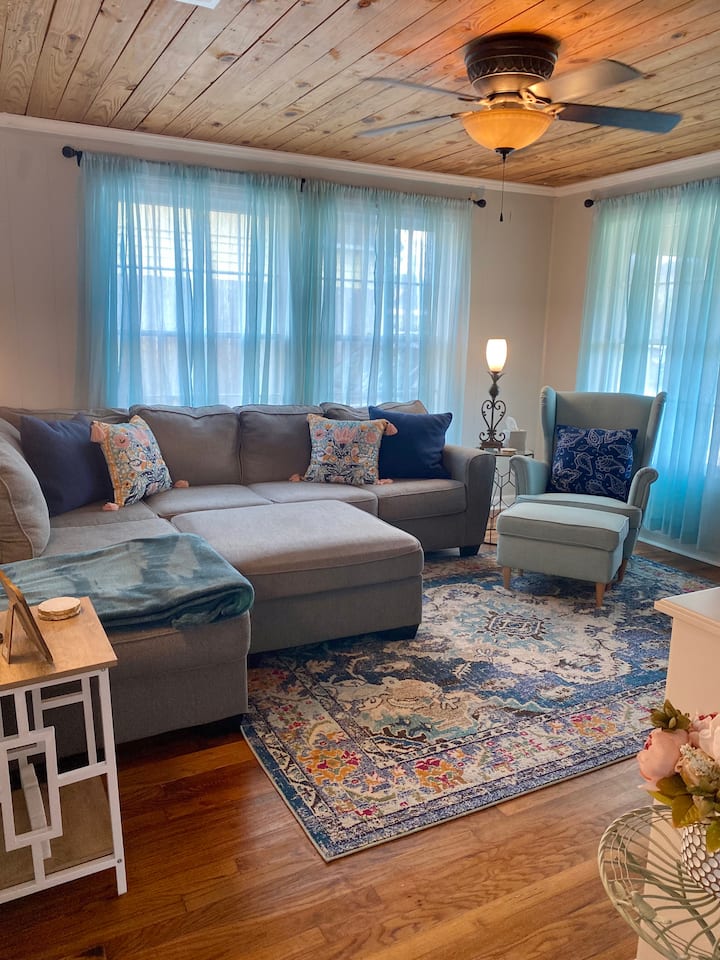 Cajun Cottage In The Heart Of Downtown! - Lake Charles, LA