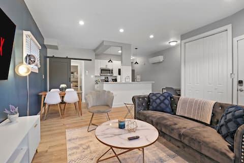 Elegant 1BR | Perfect Location, King Bed, Desk