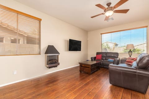 Popular Airbnb listing: Clean, comfy and charming in Goodyear