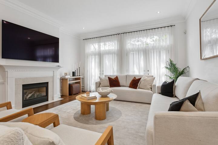 Luxury Home Yorkville-4bed4bath|Backyard|Parking gallery image 3