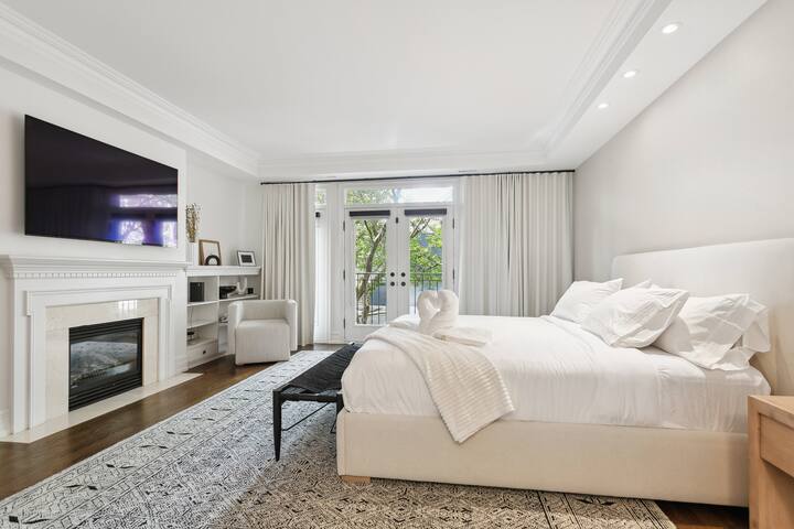 Luxury Home Yorkville-4bed4bath|Backyard|Parking gallery image 2