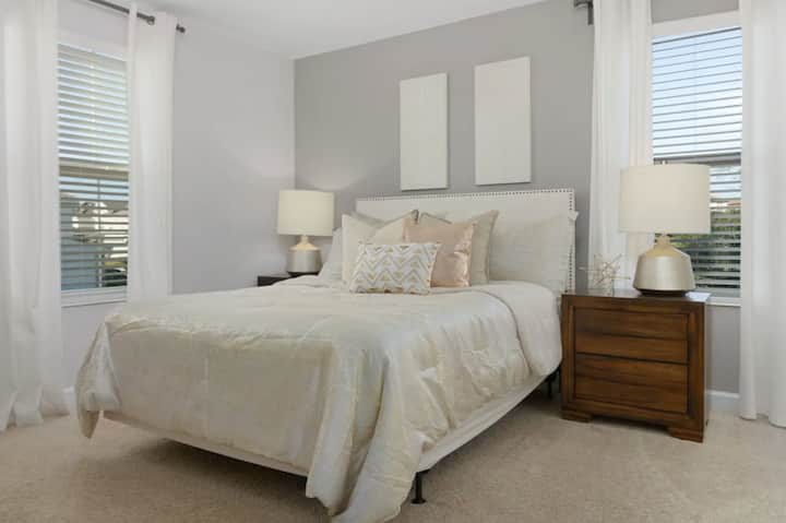 2nd floor guest room with queen size bed