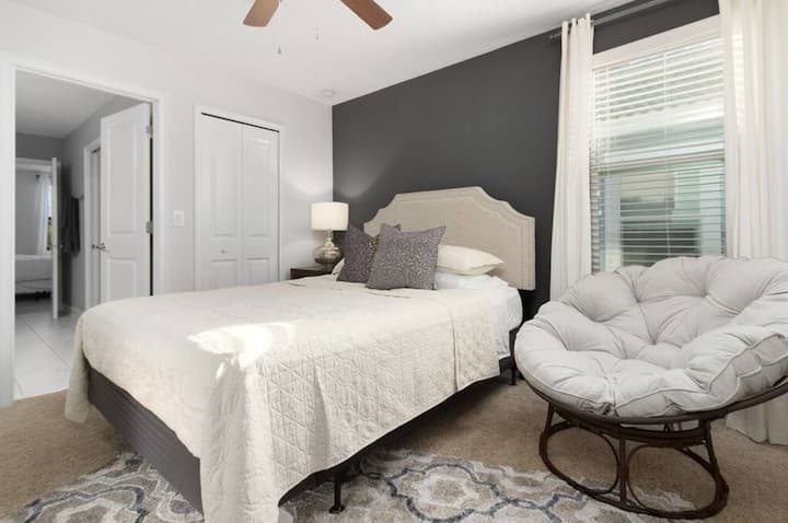Guest bedroom with queen size bed & jack & jill bathroom