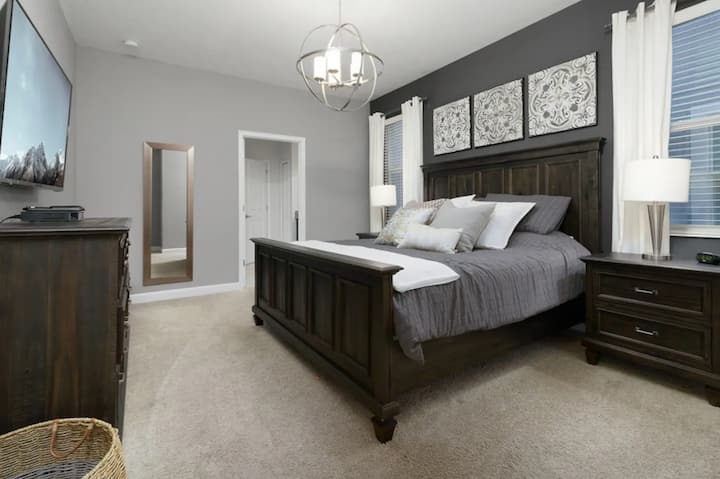 1st Floor Master Suite features a king bed and a large TV to relax after a day at the parks