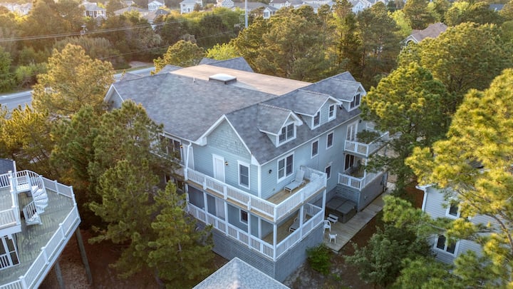 11 Bedroom house, ocean block!