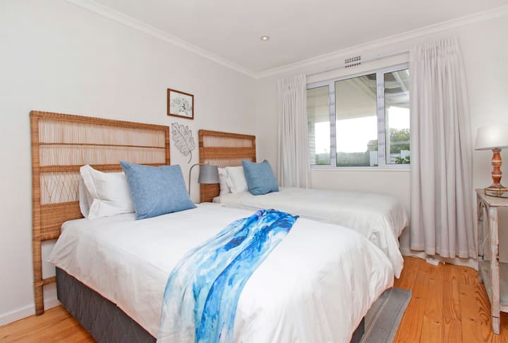 Chumba cha 3 cha kulala cha Twin, kinaweza kubadilishwa kuwa kitanda cha ukubwa wa kifalme