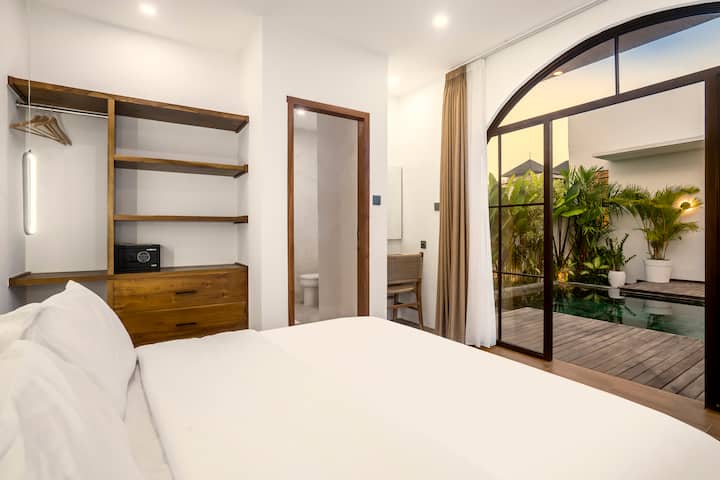 Sleek design, cozy vibes: your perfect bedroom getaway