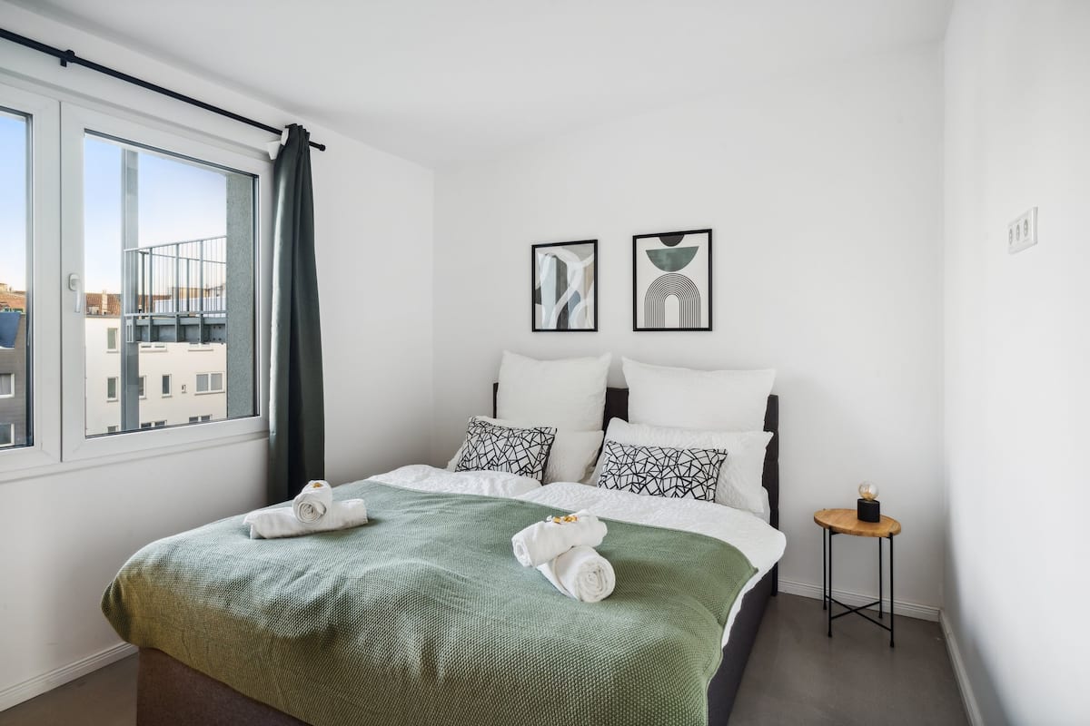 Zweites Schlafzimmer mit Queensize-Bett
