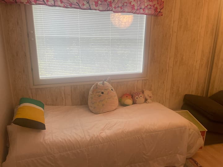 Chumba cha kulala 2. Kitanda cha sentimita 80 * sentimita 200