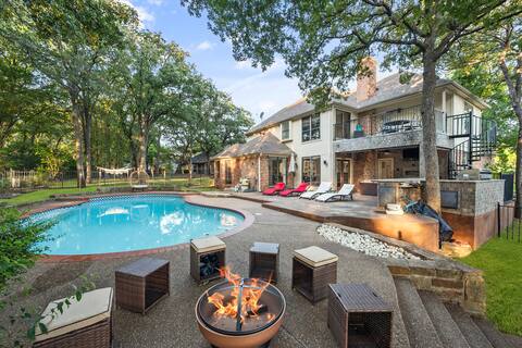 King Beds - Lake House Pool Theater Arcade Gym