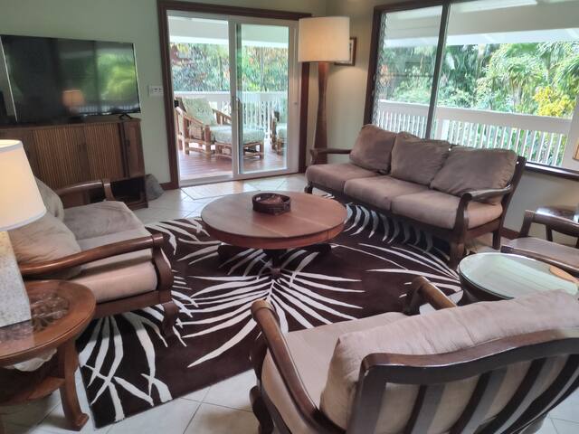 Hokulele Hale – steps to the beach TVR 4188 gallery image 5