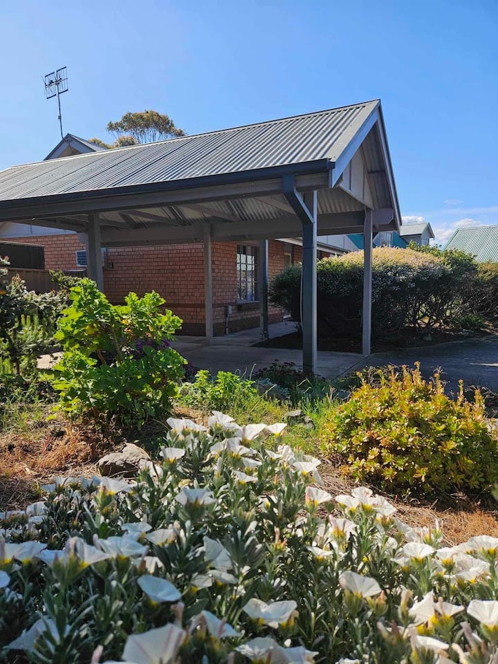 Main Street Retreat Port Elliot Houses for Rent in Port Elliot, South Australia, Australia