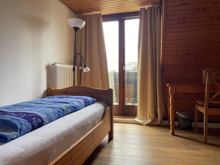Cozy single room with sunny balcony