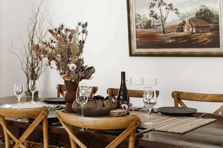 Cosy Retreat with Mountain Views gallery image 3