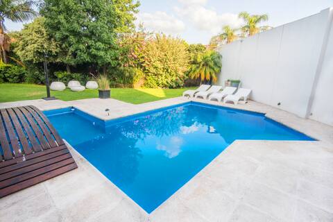 Luxury house with fully equipped pool pool