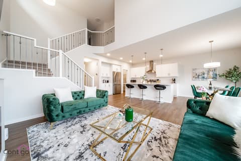 Top Airbnb: Orchards Retreat|Fam Friendly|Sleeps 10|Near Airpt in The Orchards At Ellerslie