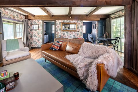 Popular Airbnb listing: Red Coat Cottage in Westchester County