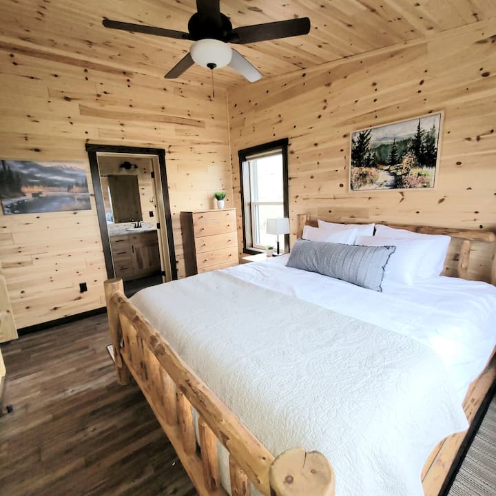 King size bed in the master bedroom, with private bathroom and shower.