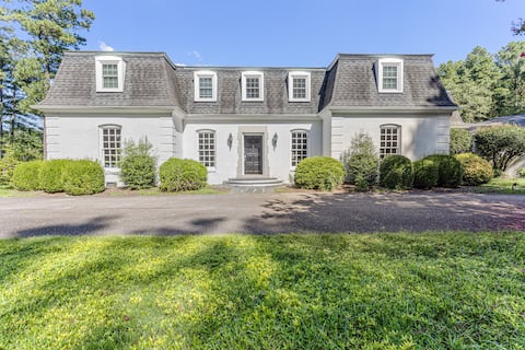 Beautiful Private Home w/ Sunny Lakeview -The Swan
