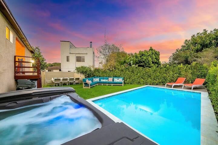 Private Pool & Hot Tub-walk to beach, pet friendly gallery image 2