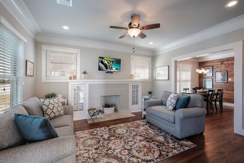 Top Airbnb: QN Bed/Near Riverwalk/AC/Fast Wifi/Airport 15 min in Highlands