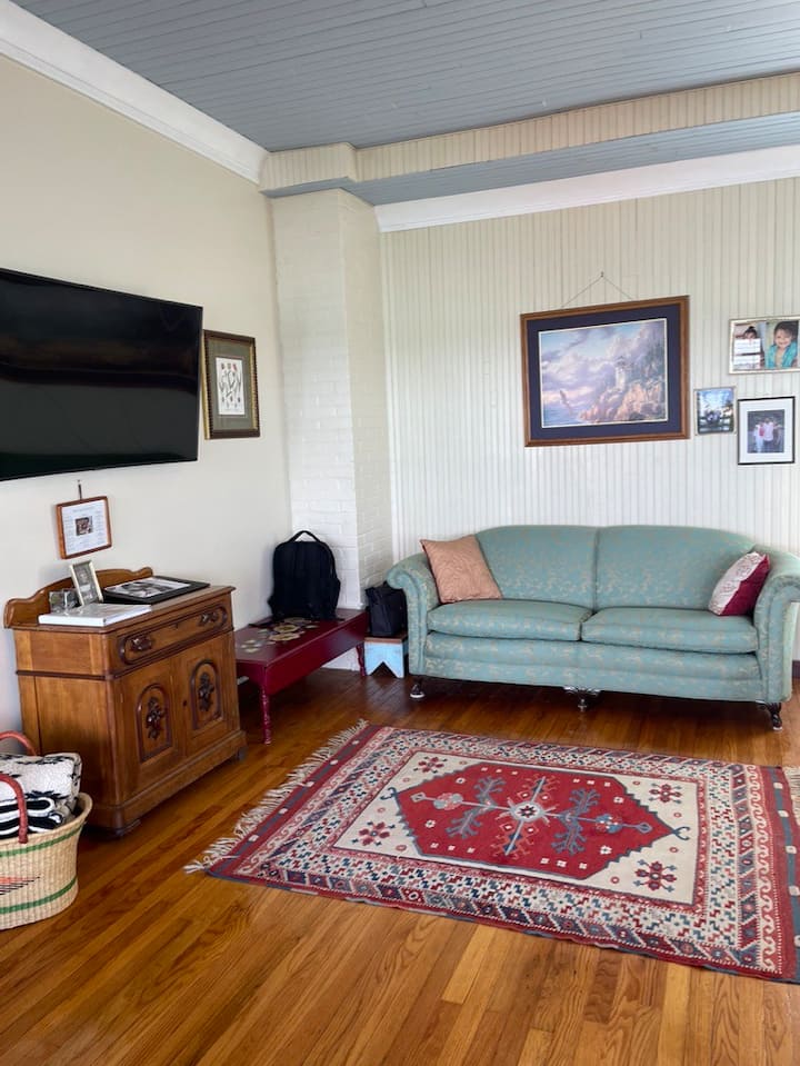 Lakeside Cottage on Cayuga Lake
