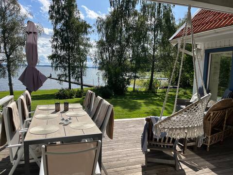 Family villa with private lakefront on Adelsö