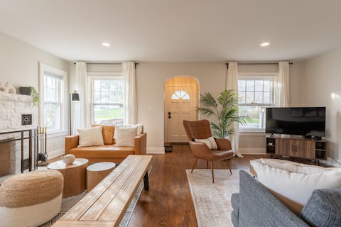 Cozy Home 5 min walk to lake w/ spacious yard