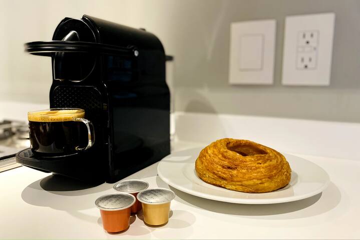 2BR WFH Oasis: AC + views gallery image 4