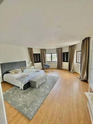 LouriVillage gallery image 3