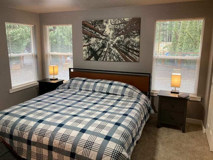 Kitanda kikubwa cha chumba cha kulala