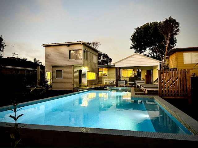 Resort Style 5 Bedroom Home in Old Torquay