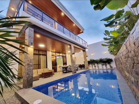 The BellaVilla Tagaytay (w/ Heated Pool)