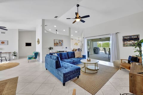 Top Airbnb: Waterfront Living on Intersecting Canal! in Cape Coral