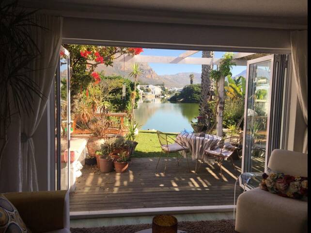 Waterside Cottage fab 2 bedroom home on water gallery image 4