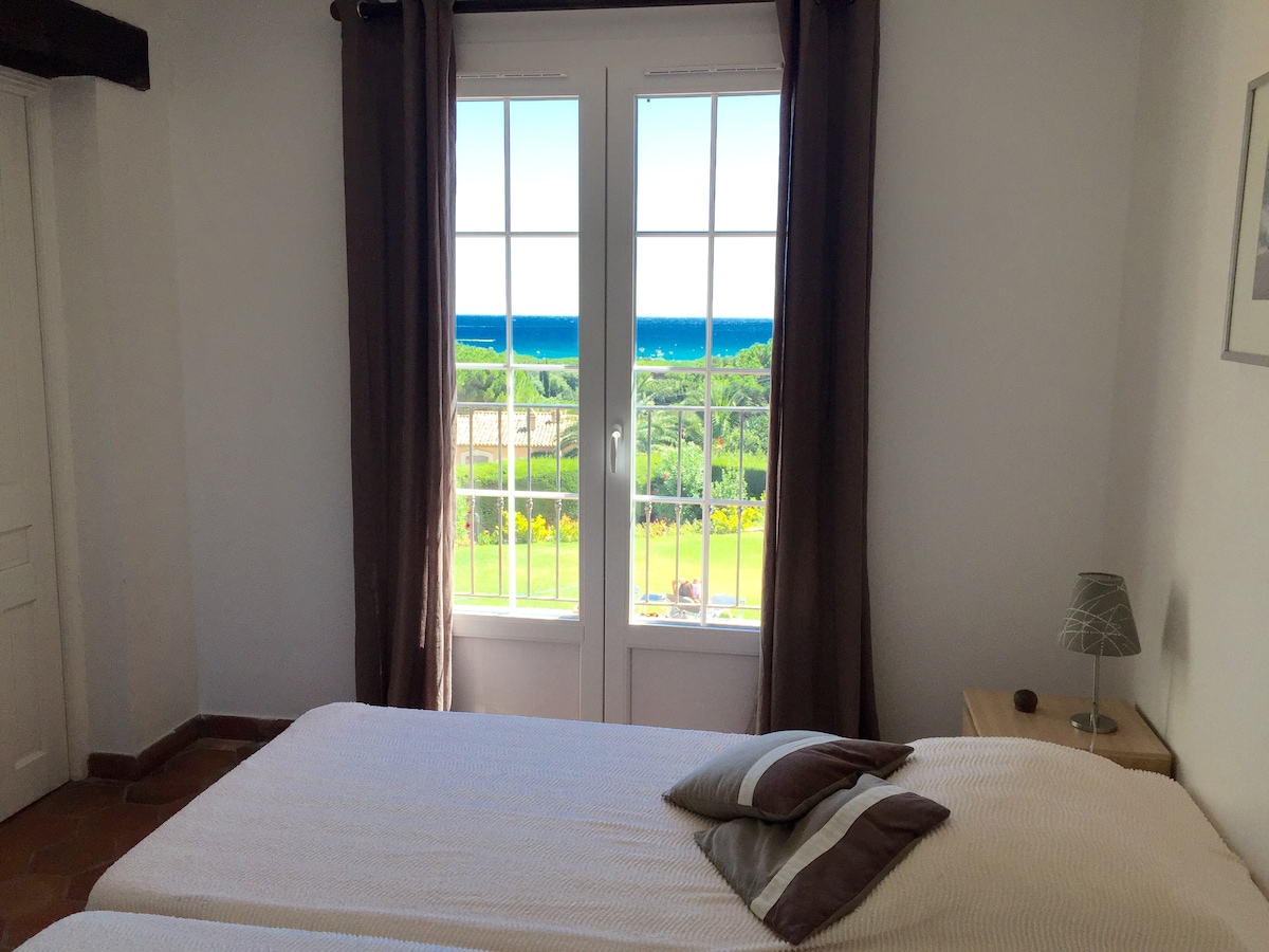 dhomë gjumi 3 me ballkon Kati i parë - Dhomë gjumi 3 me ballkon kati
i parë (2 krevate tekë) - ( 2 krevate tek)