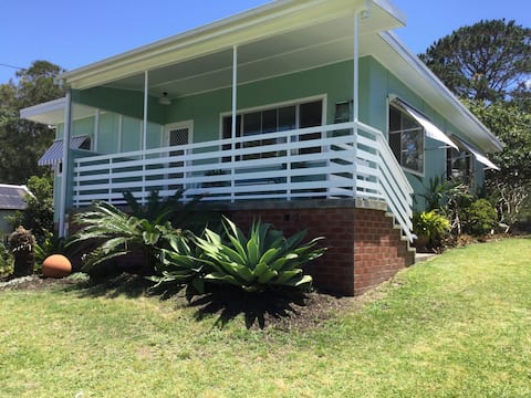 Cannisters - pet friendly 180 metres from beach
