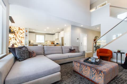 3BR Modern Luxury Home + Hot Tub